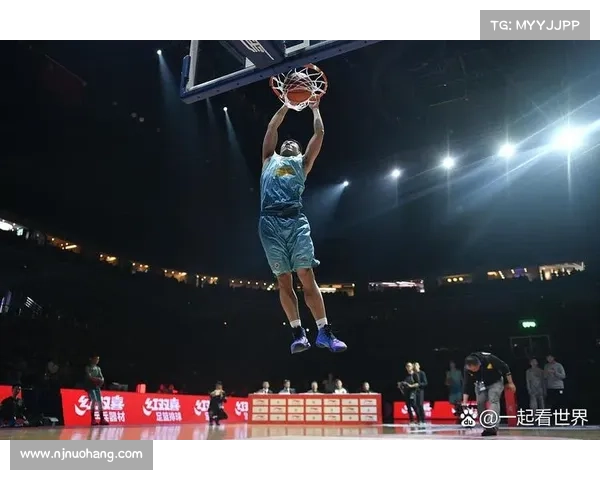NBA全明星 _ 白人也能飞 麦克朗扣篮大赛三连冠创造历史 NBA全明星 _ 白人也能飞 麦克朗扣篮大赛三连冠创造历史